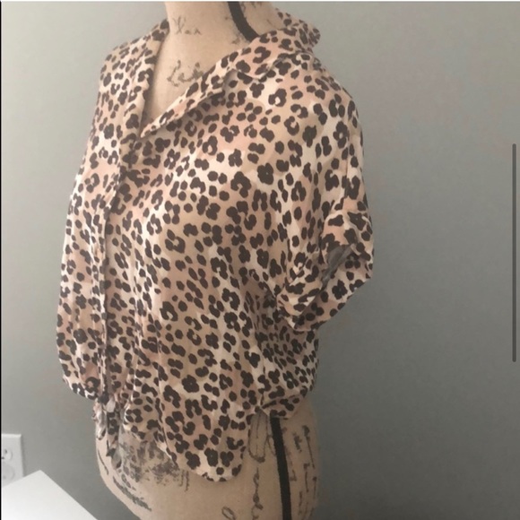 Cloth & Stone Leopard Print Crop Top 🐆 - Picture 3 of 5